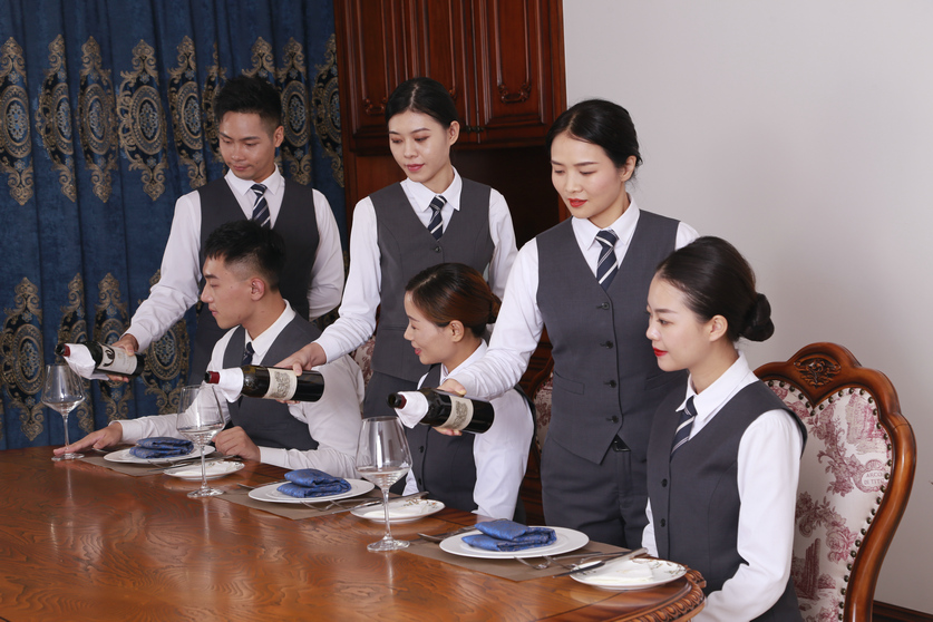 您请阿姨请家庭服务还是请管家