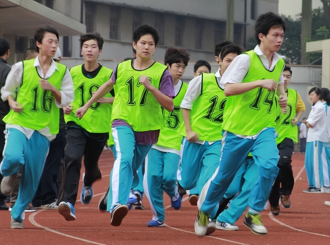 体育老师公认"省力"跑步法,让学生轻松通过中考,早了解没坏处