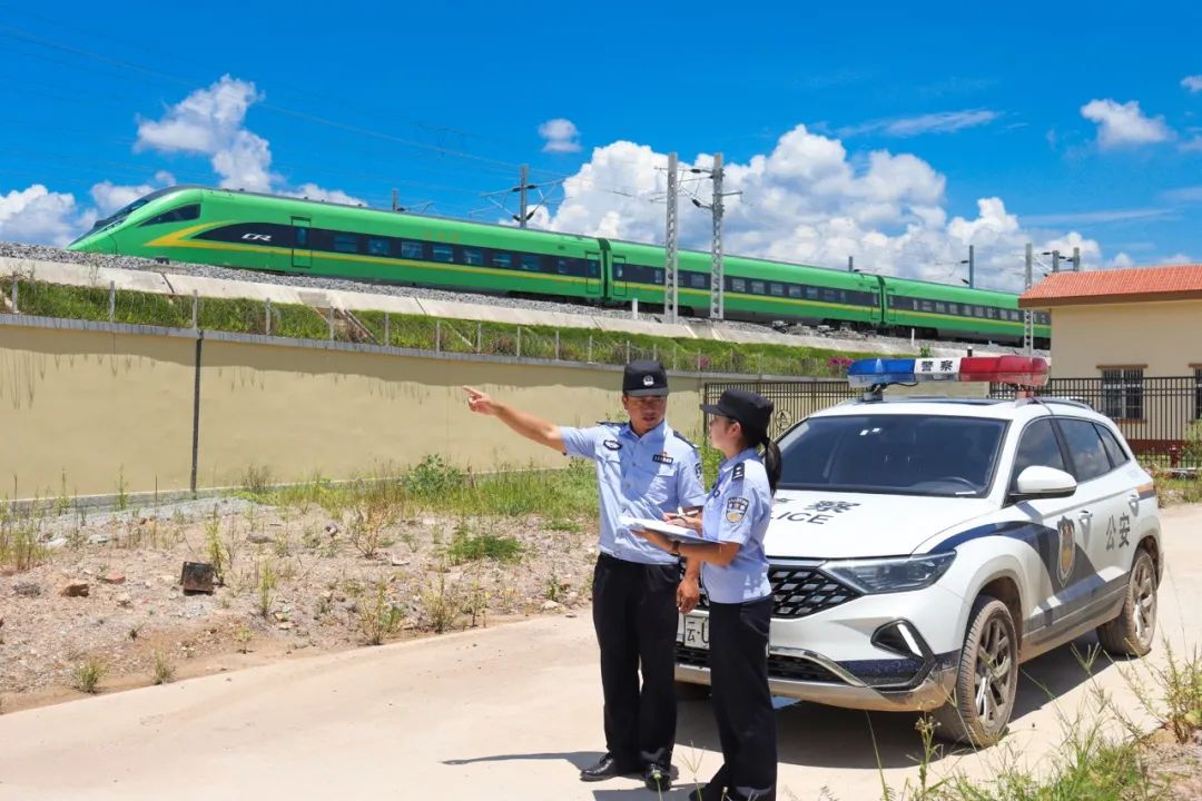 「寻找最美基层民警」张海崇:中老铁路线上的"岩警官"