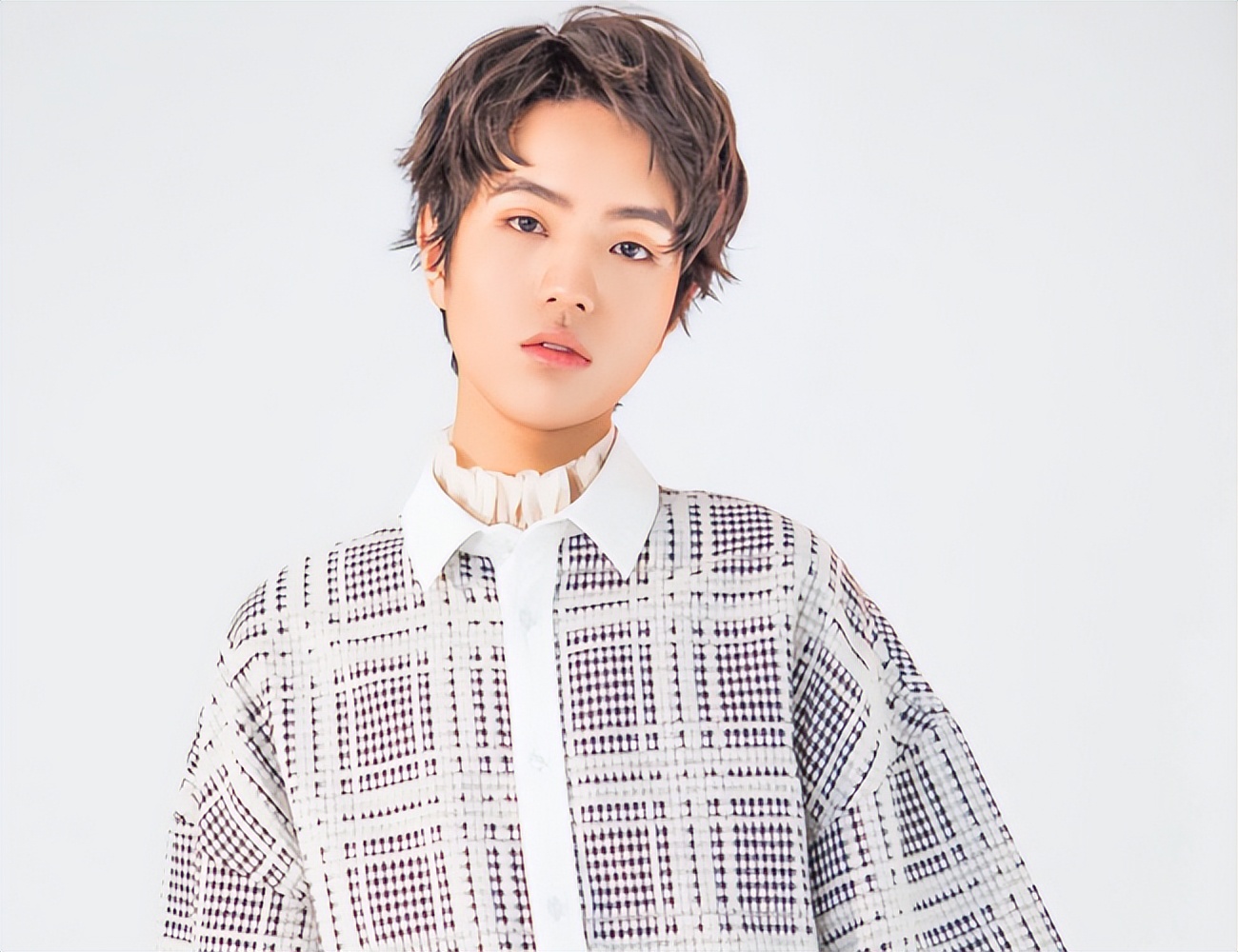 打电话,扯裤子,趁着外出潜进家中,尹毓恪不堪其扰挂出私生粉