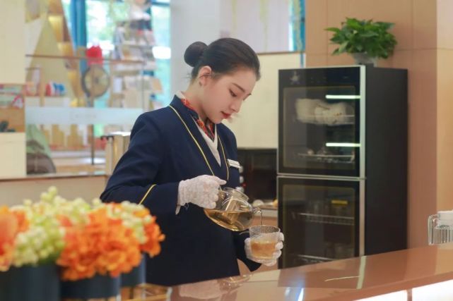 越秀服务最美水吧用精致描绘初遇美学