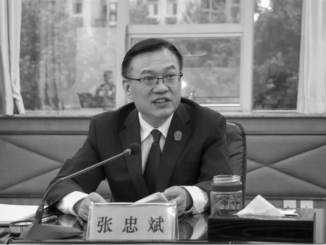 湖北省高院副院长张忠斌,在办公室自缢身亡,身患疾病长期服药