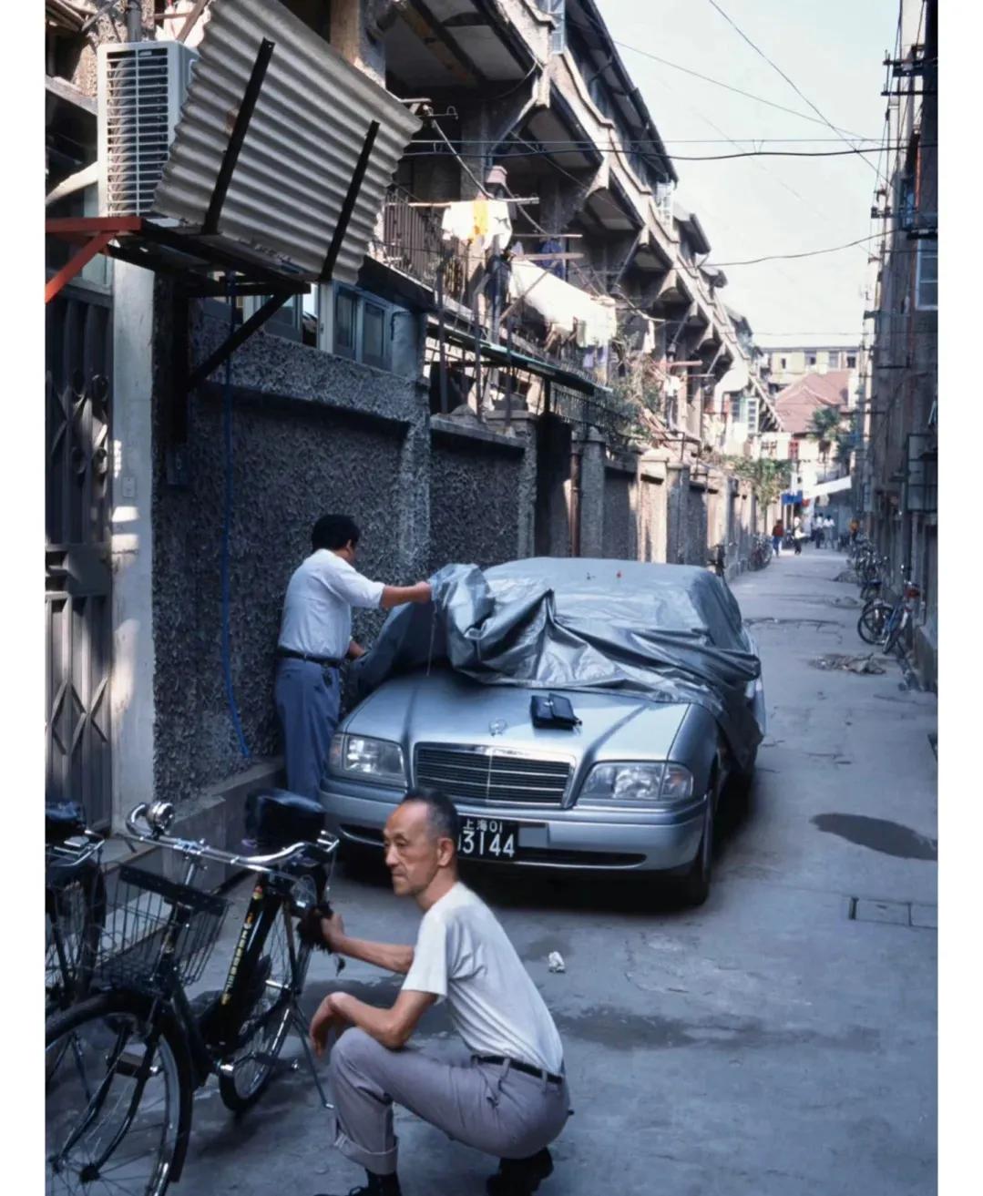 90年代上海首富的女儿,90年代大学生宿舍,90年代的车牌,老照片