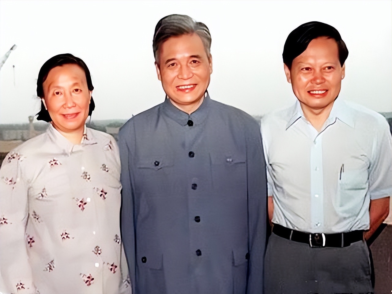 杨振宁探病邓稼先,才得知邓的奖金:原子弹10元,氢弹10元