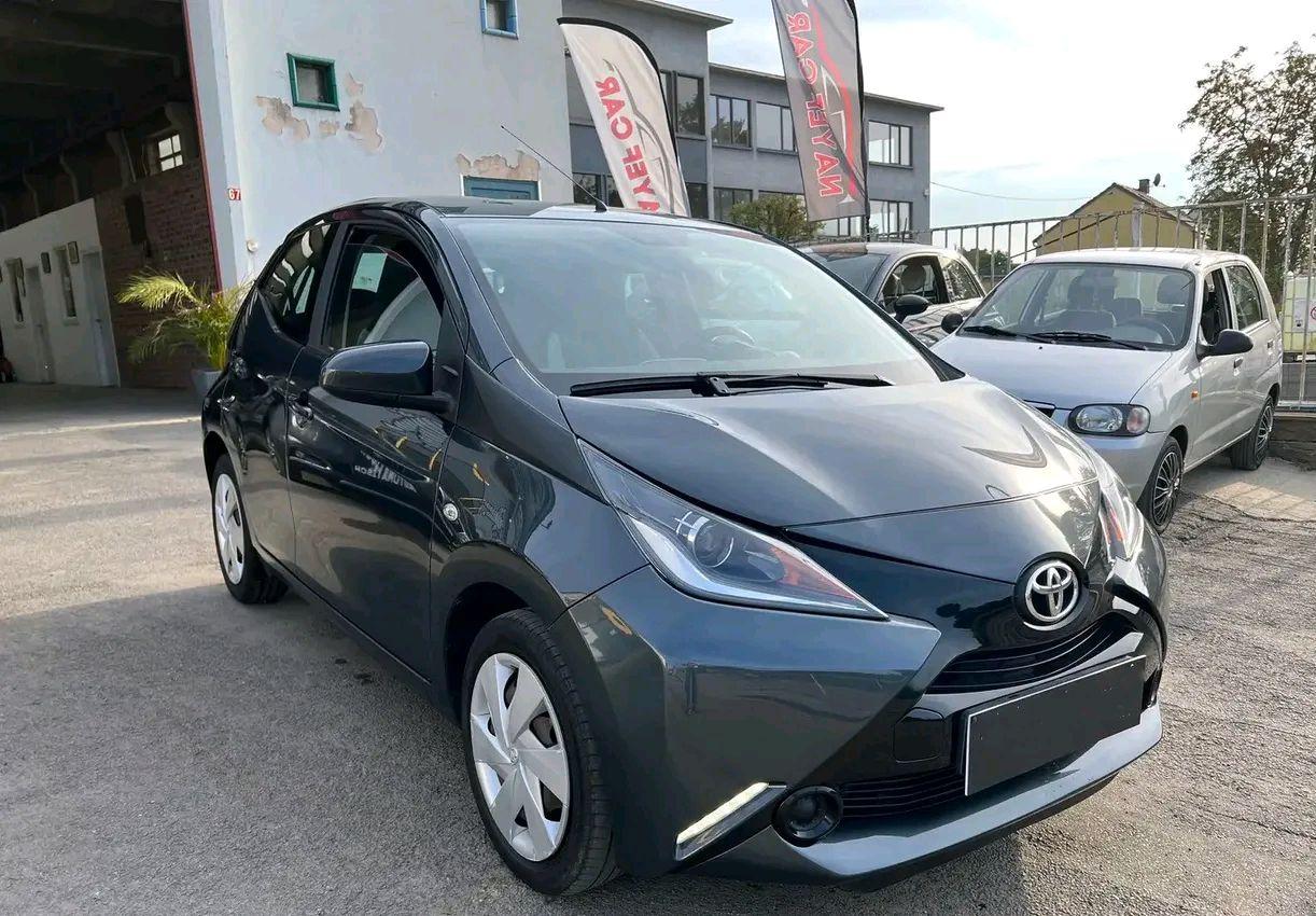 最新款丰田aygo,售价仅4万,外观小巧精致,油耗仅3l