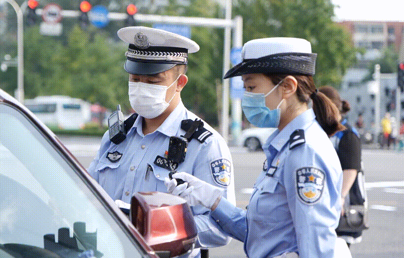 今天海淀黄庄路口,北京交警直播!11万网友在线围观