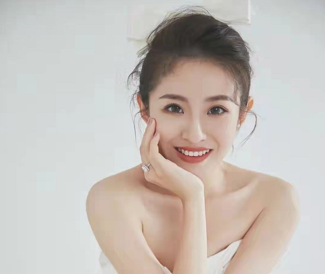 主持人张天被曝结婚,婚礼现场曝光很浪漫,新郎体型高壮引热议