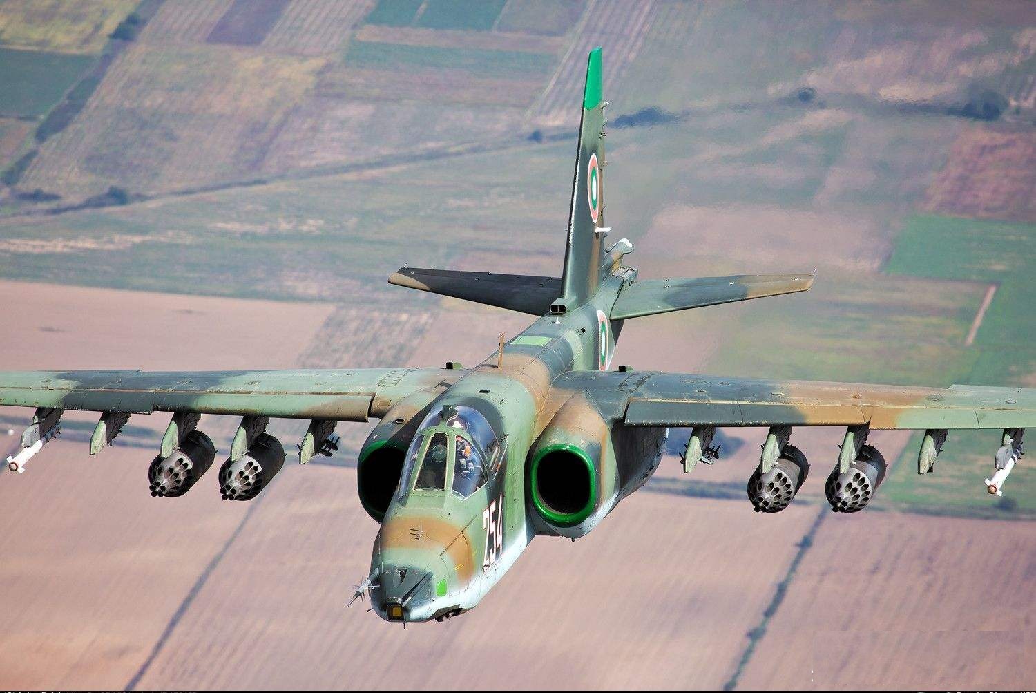 打不垮摔不烂的a10攻击机,f-35都赶不走,唯一能媲美的就是苏25