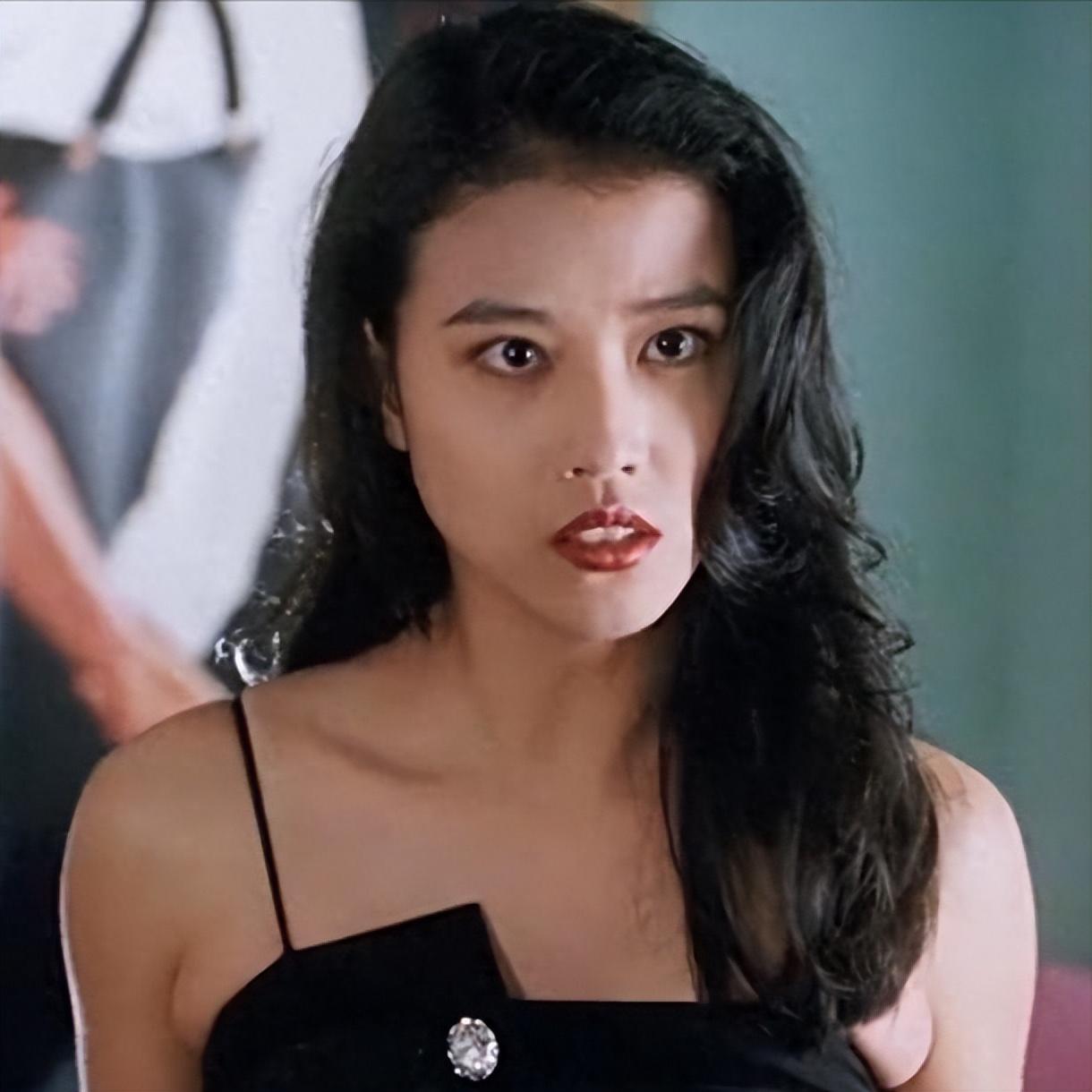 周海媚之死引人反思,香港的女明星大多选择了不婚不育,原因解析