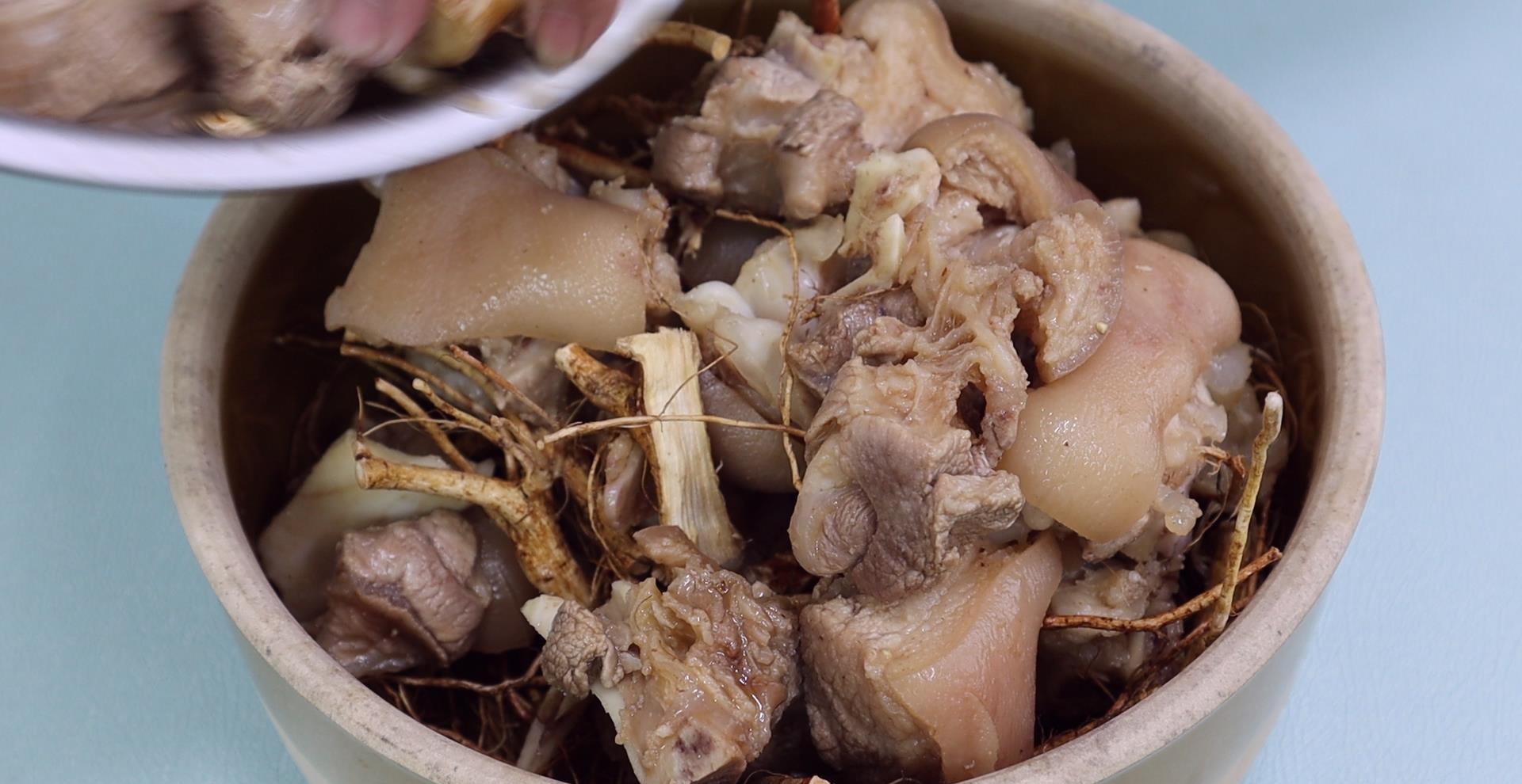 客家干蒸猪脚,一道让人越吃越爱吃的特色菜,皮q肉香好吃又过瘾