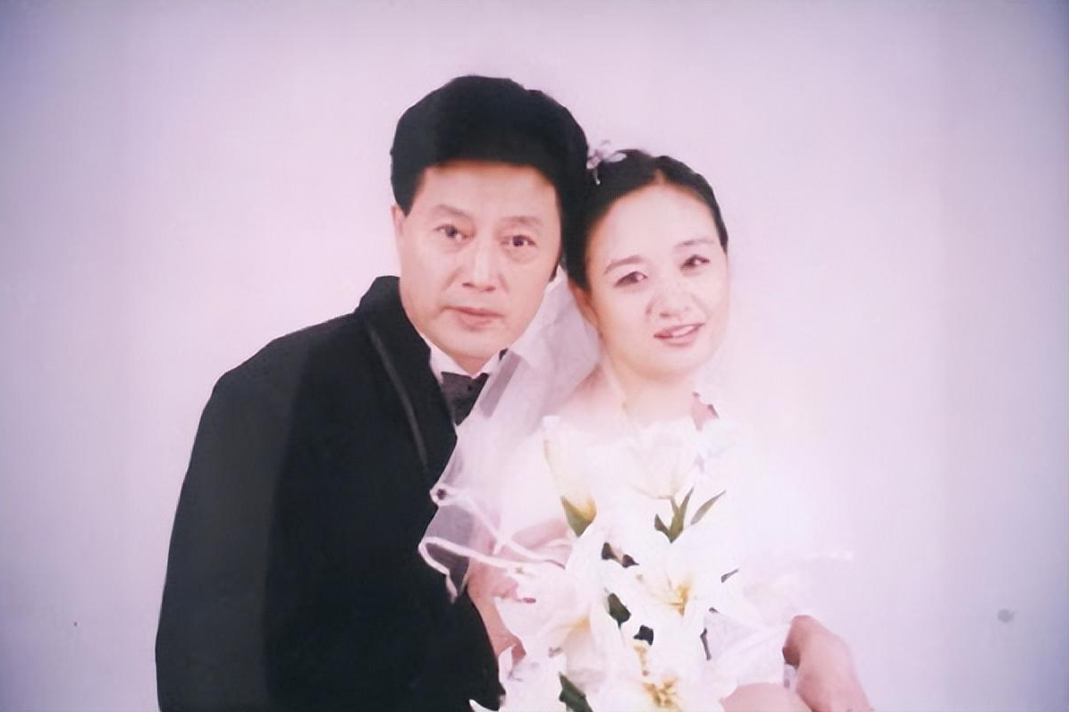 王伟平妻子图片