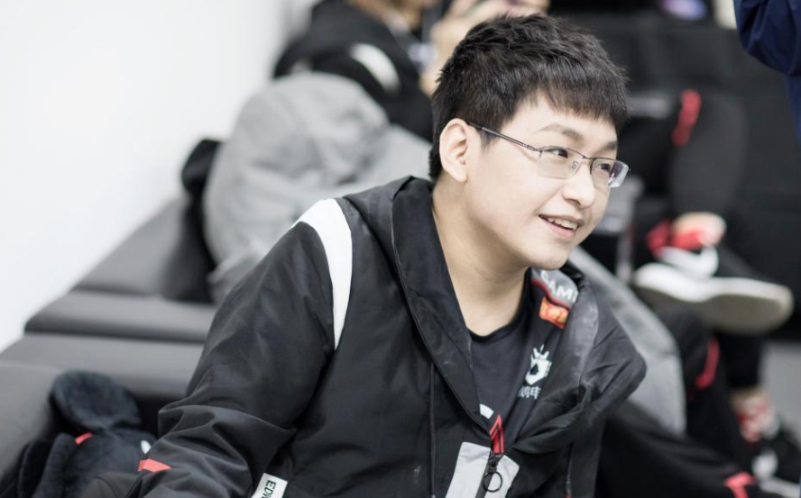 王者荣耀无痕:踏雪无痕四刀关传奇落幕,连番打击仍不忘初心