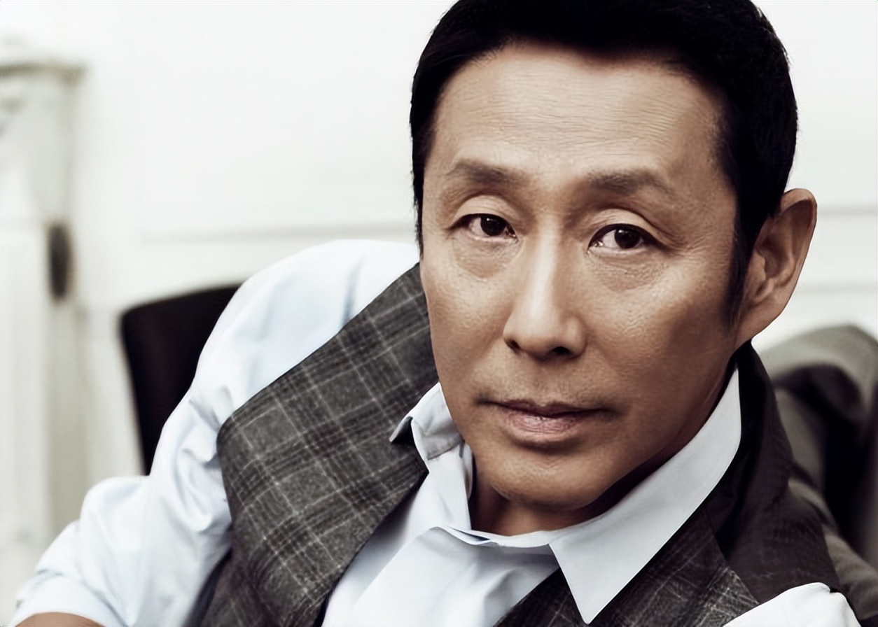 董子健的开挂人生:母亲是金牌经纪人,22岁提名金马奖,多家公司