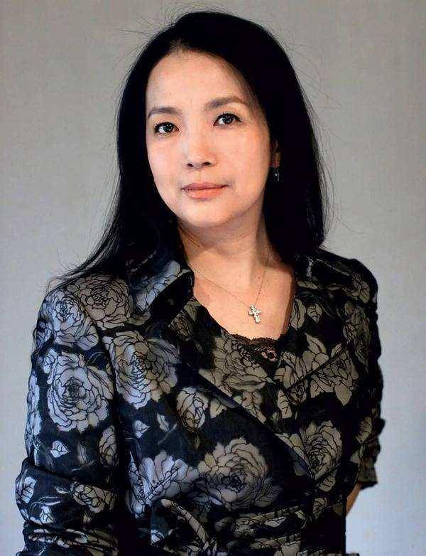 吕丽萍三段坎坷婚姻,曾后悔与张丰毅离婚