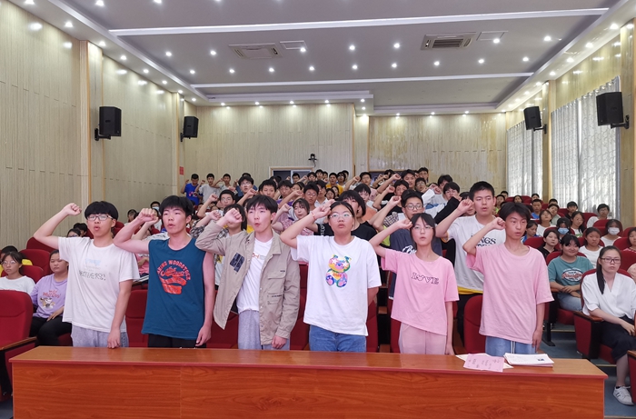 一起向未来——桐城香铺初中举行2022届学生毕业典礼