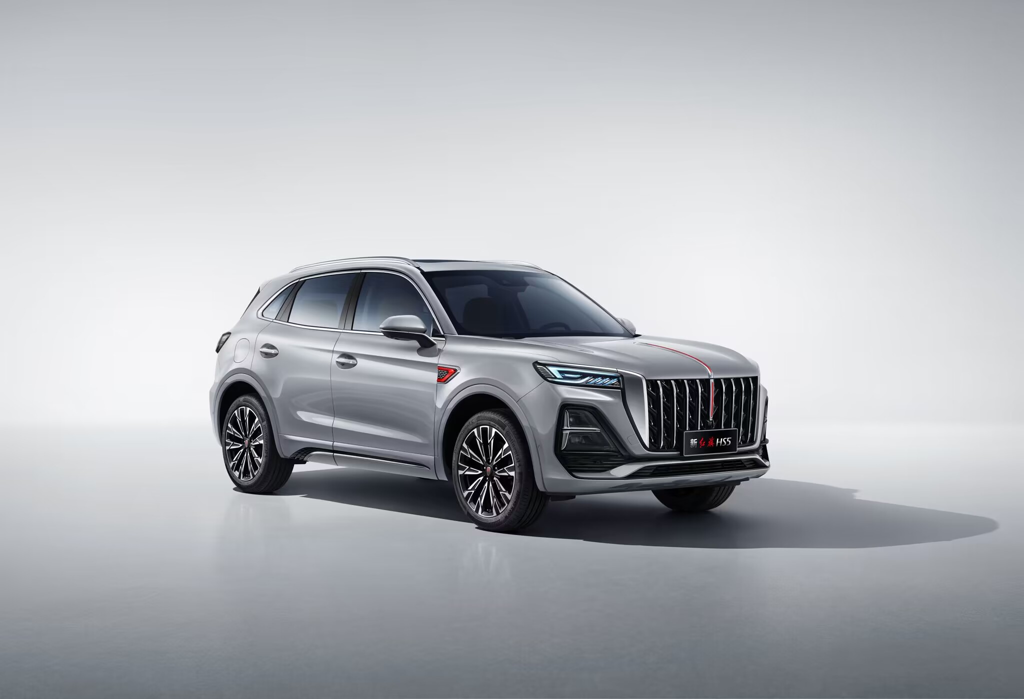 新红旗hs5:红旗之翼,让梦起航