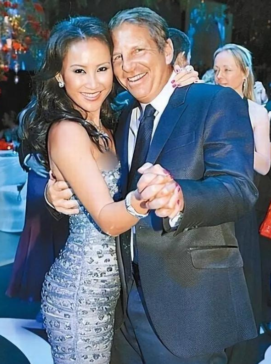 李玟:嫁大16岁二婚老头,1.5亿婚礼自掏腰包,为爱9次备孕她图啥