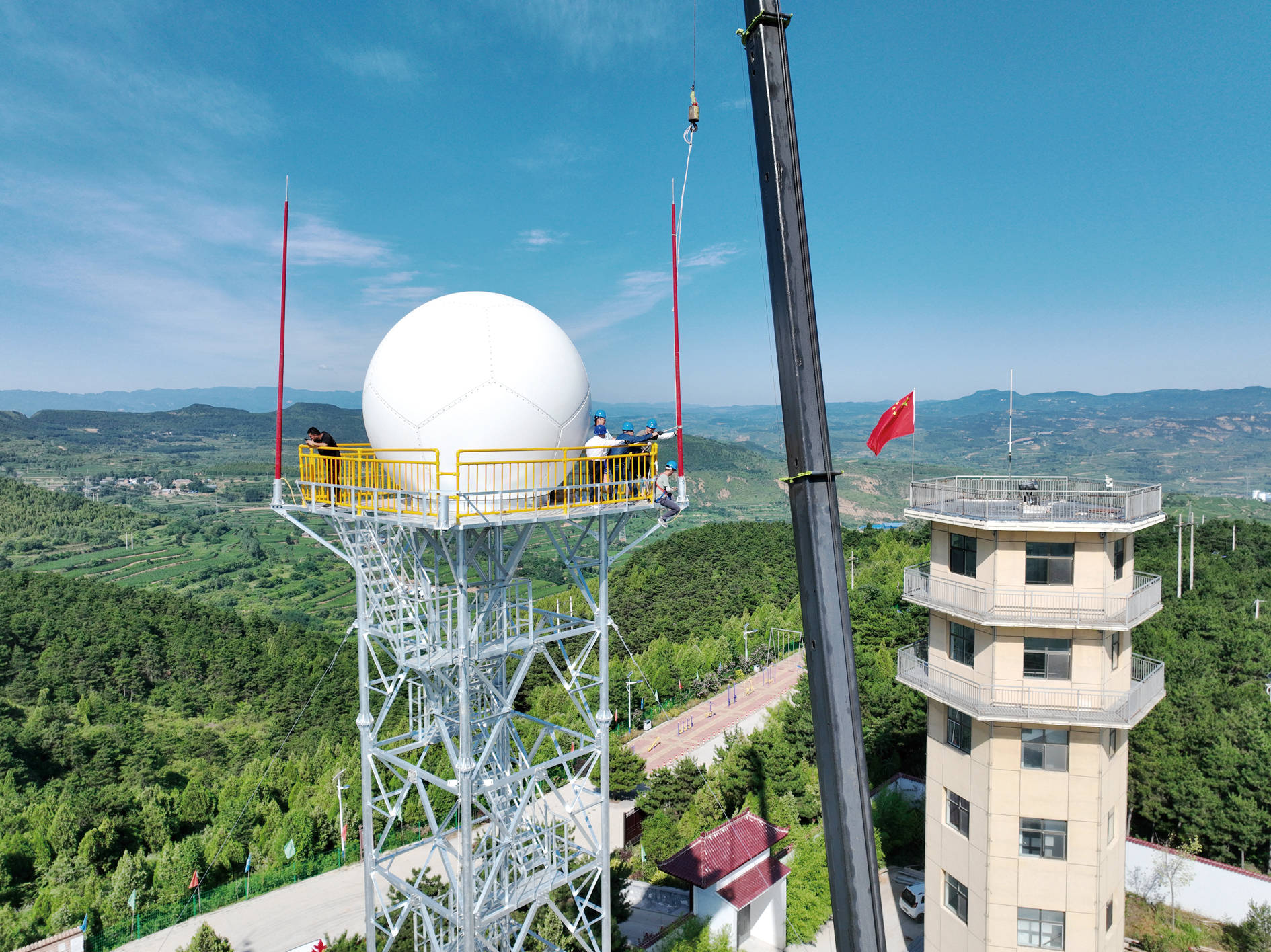 「晋城」我市首部x波段天气雷达完成吊装!