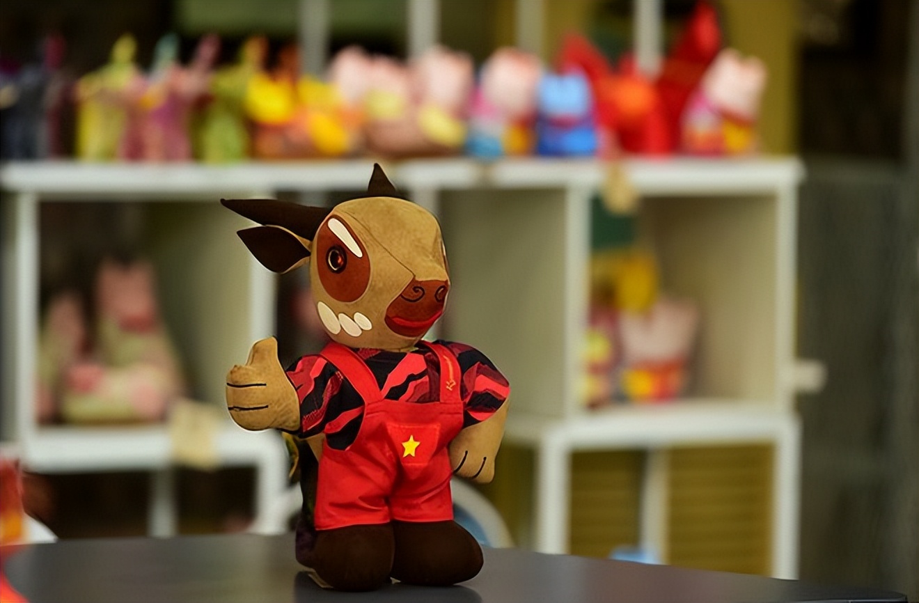 越南首都河内市准备好举办东南亚运动会,吉祥物身着越南传统服装