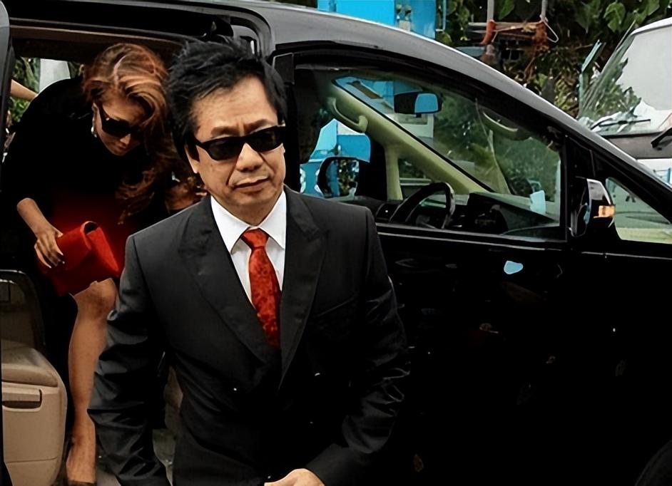 回顾"霍英东继子"霍文芳:在美走私军火被抓,又设20亿飞单骗局