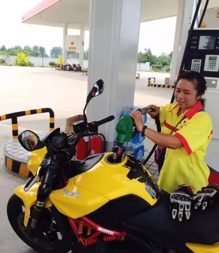 加油站为什么不给摩托车加油?有以下2点原因,那么该怎么解决