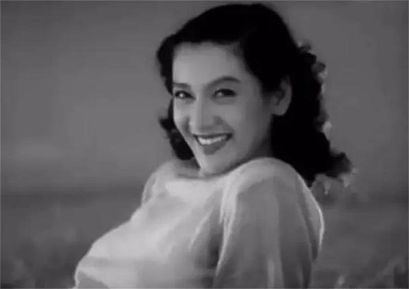 "昭和女神"原节子,为国家被献给麦克阿瑟,终生未婚,享年95岁