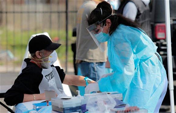 给"群体免疫"敲响警钟,科学家:产生的新冠抗体会在数月后消失