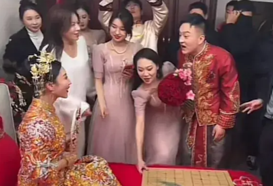 恭喜!千万粉丝王铁锤大婚,与老公远哥因棋结缘,现场仪式感十足