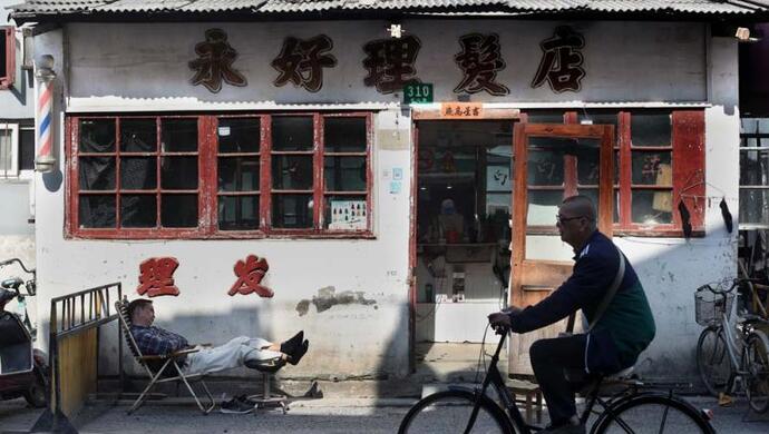 刘德华电影曾在这儿取景,老弄堂里70年理发店快关了