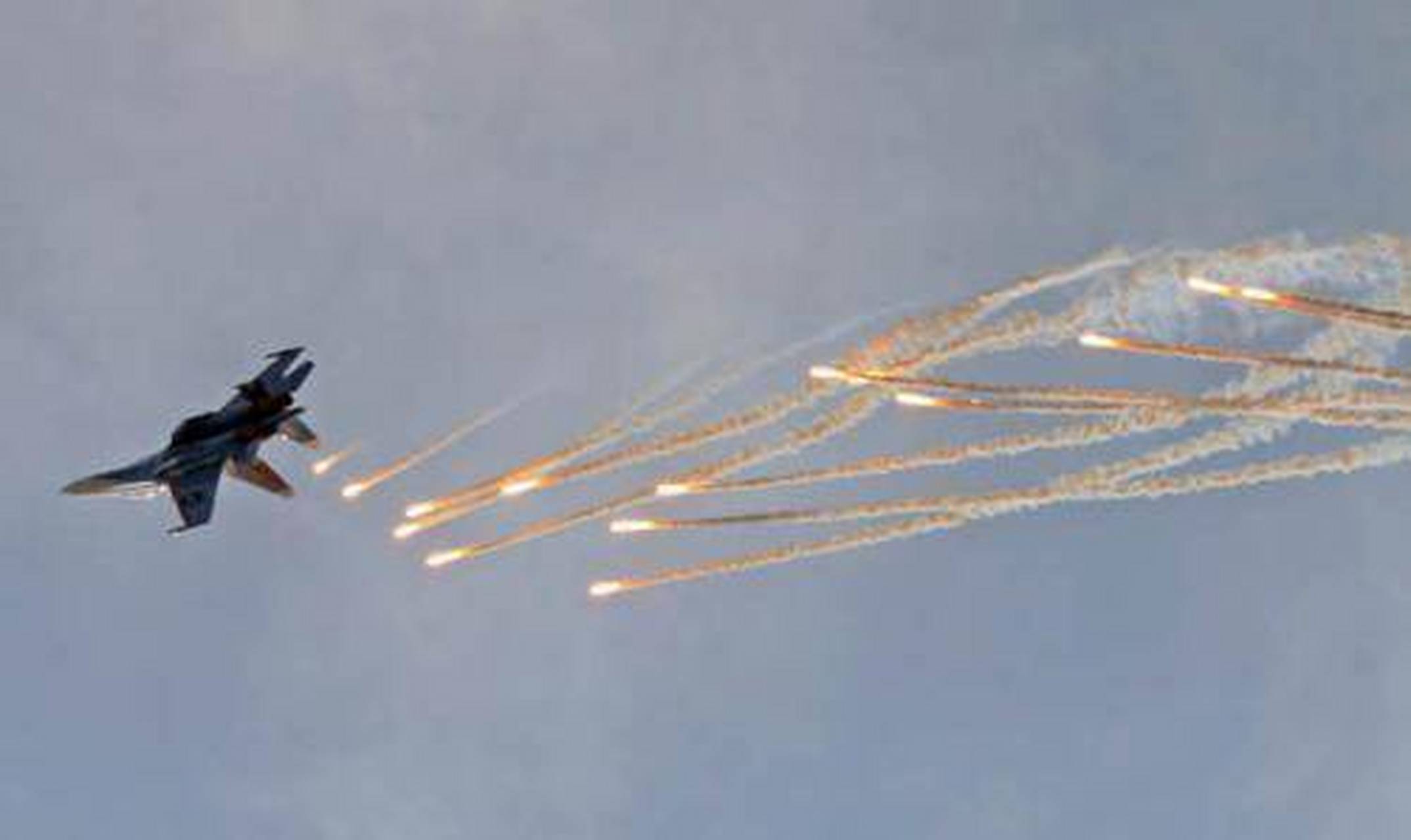 为了获得苏27战机,空军大校将17名苏联将军喝的抬出宴会厅    空军是