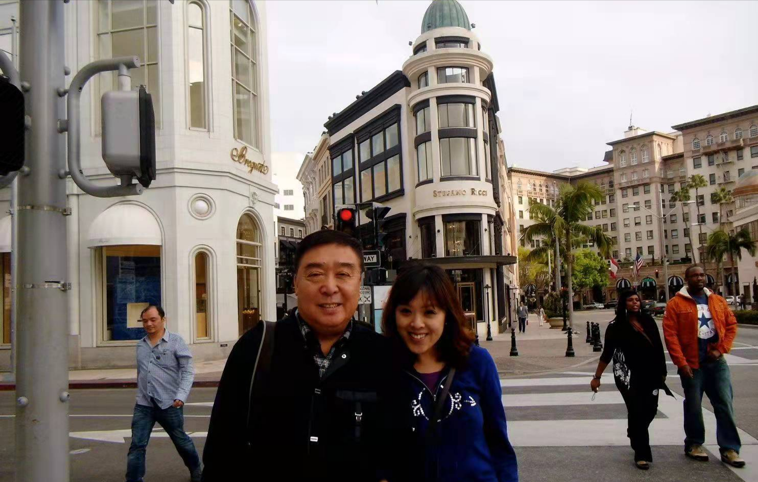 师胜杰逝世三年,妻子宋艳为他留在故居,身在国外的女儿怎样了