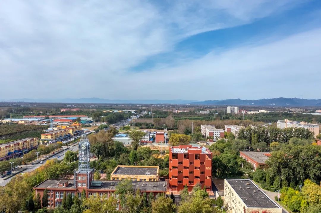 耿丹学院留学生公寓 / 华诚博远