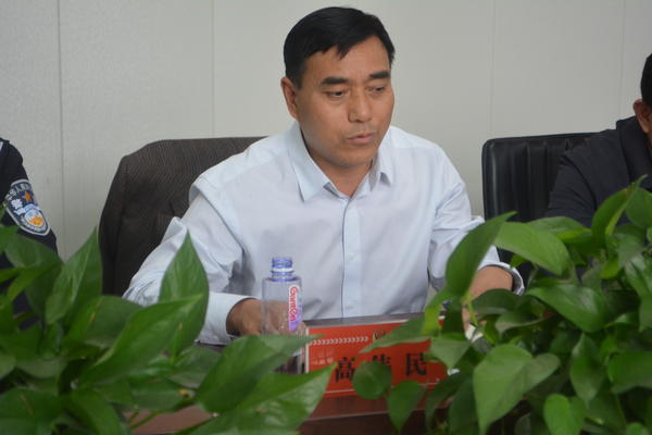 会议由新郑市公安局交巡警大队大队长张占民主持,市公安局副局长高伟