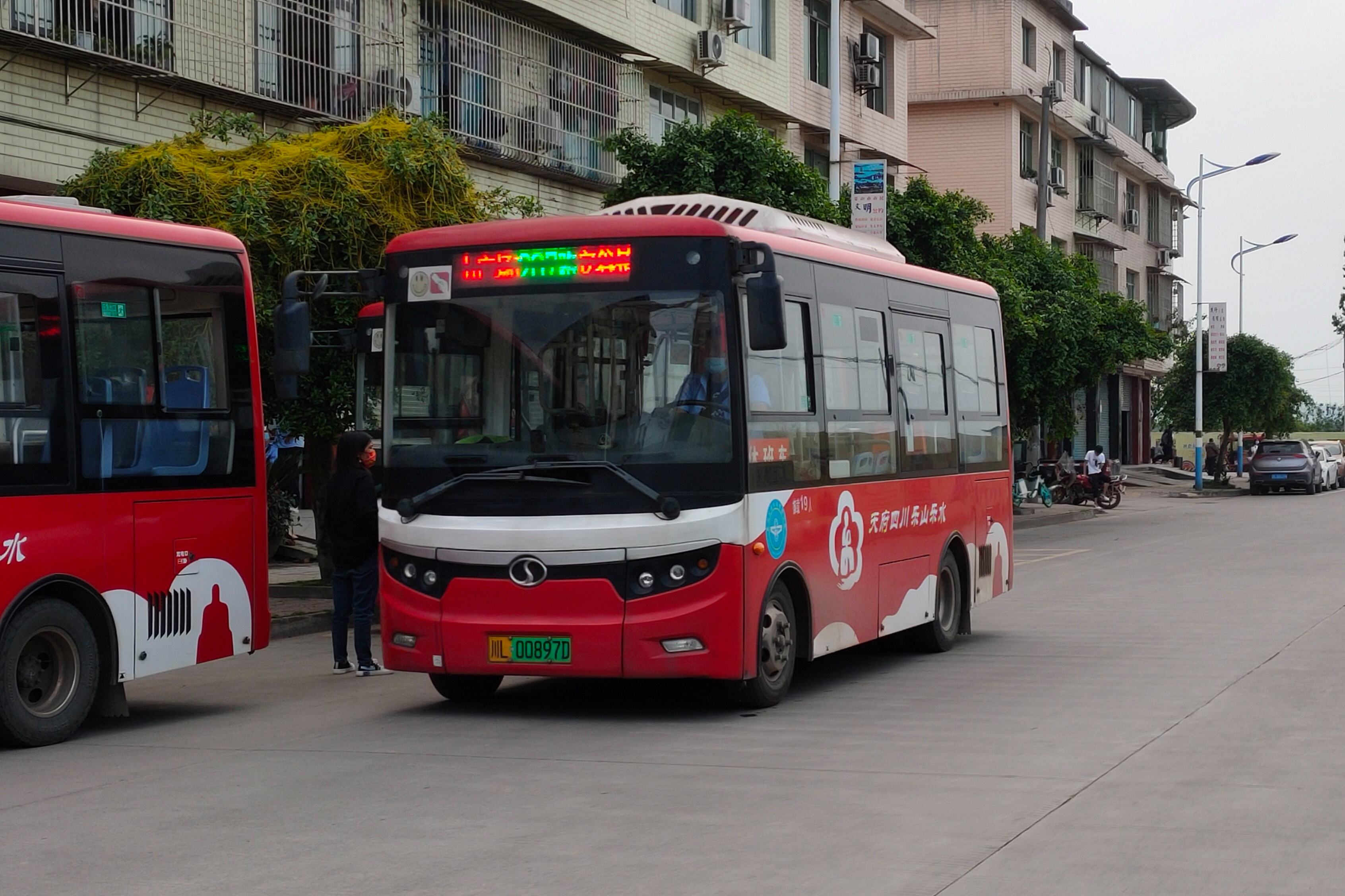 乐山207路运行线路明天起临时调整!