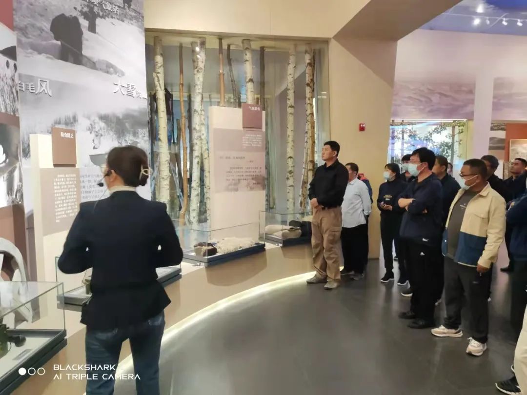 李勇院长会见西藏阿里地区改则县法院党组成员次仁建则一行