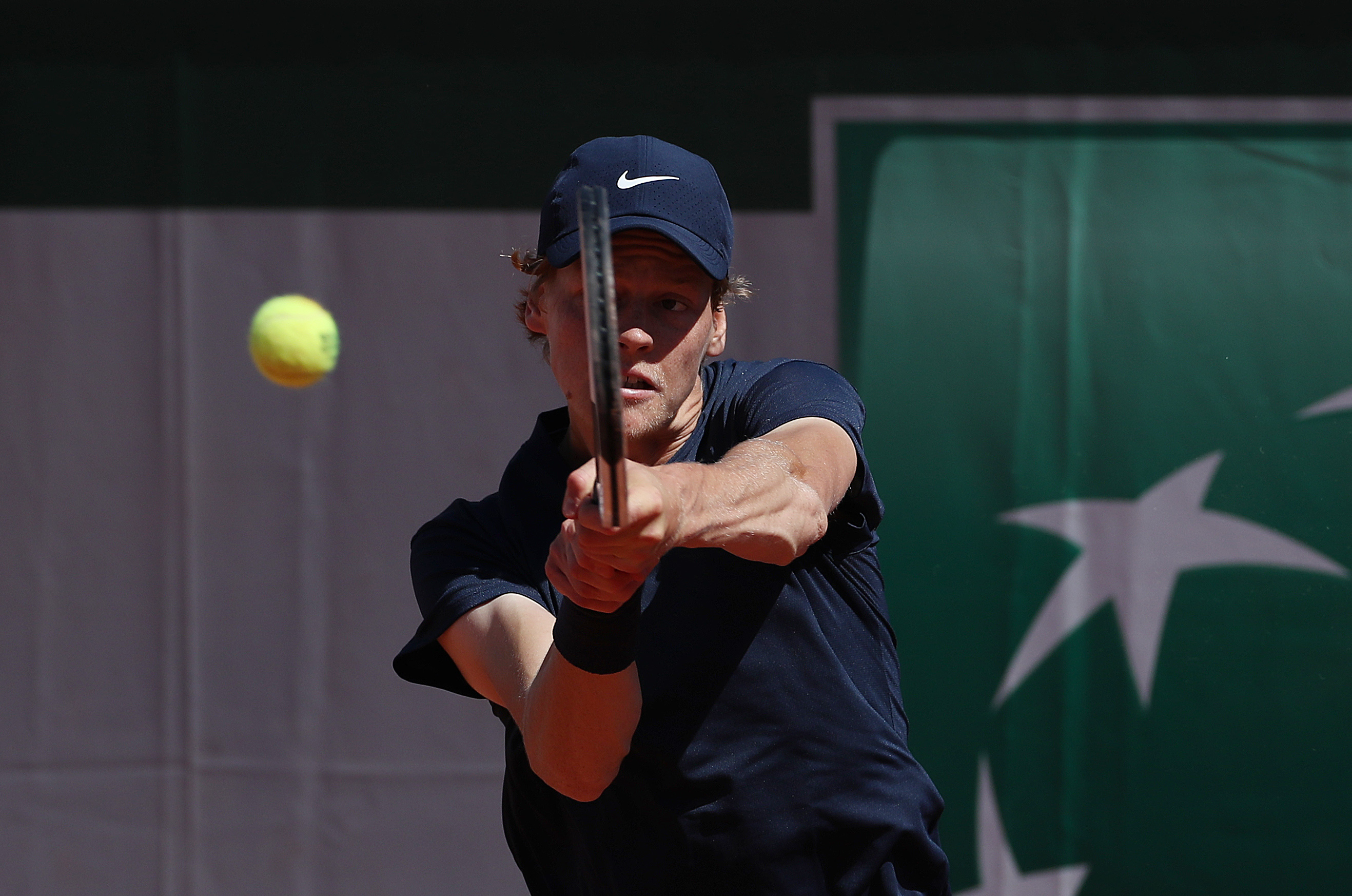 网球——法网:辛纳首轮晋级