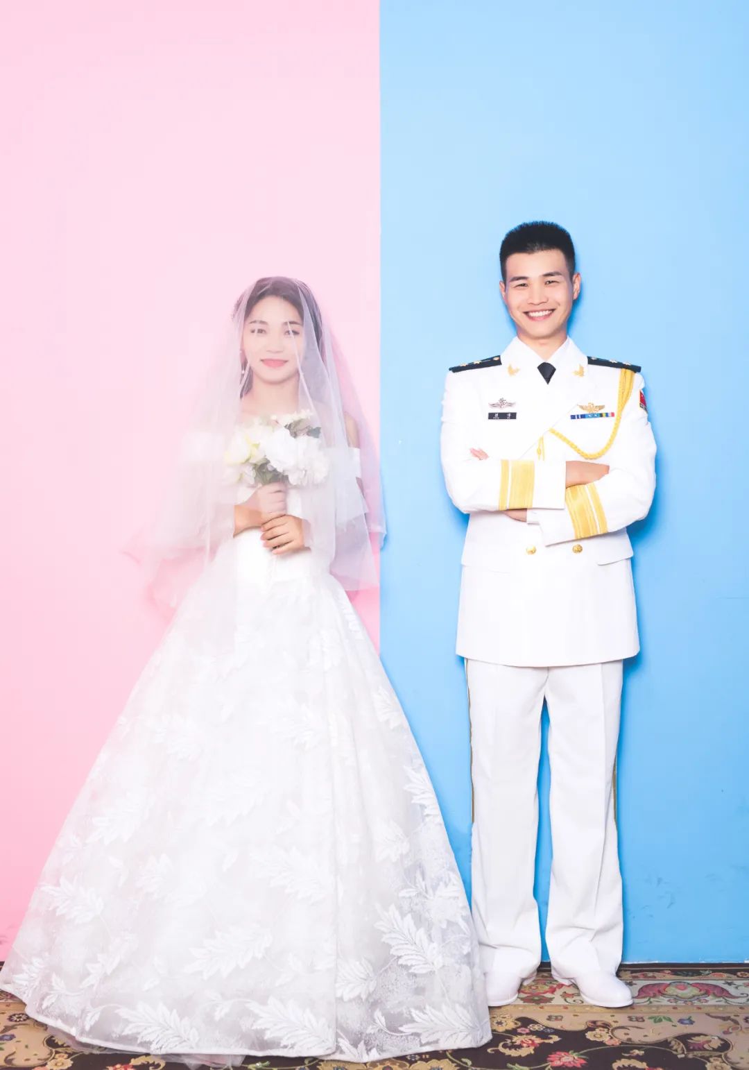 文职姑娘与海军飞行员,"情侣装"太秀了