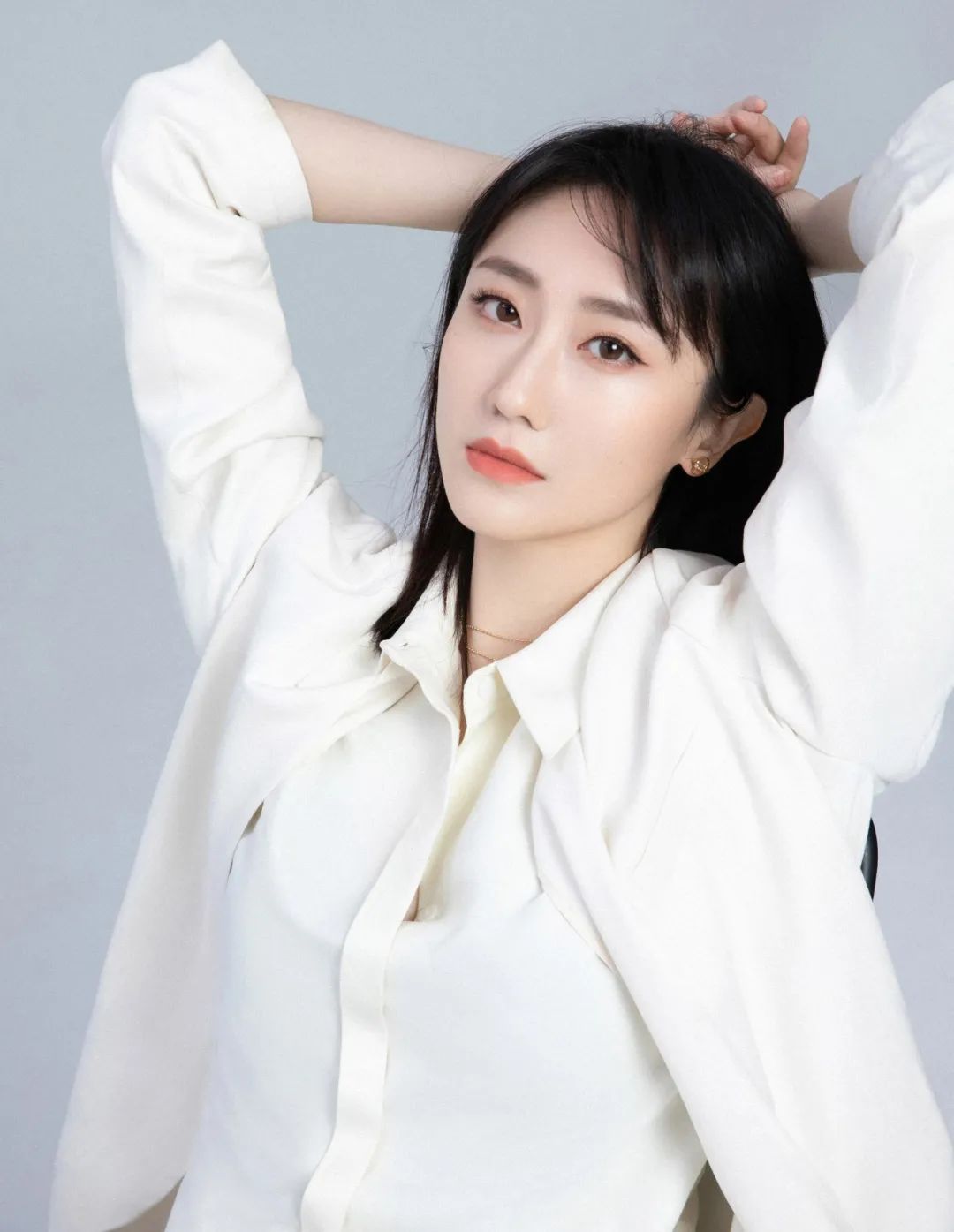 《理想之城》的董事长秘书安冬,出道3年,5次与于和伟同剧合作