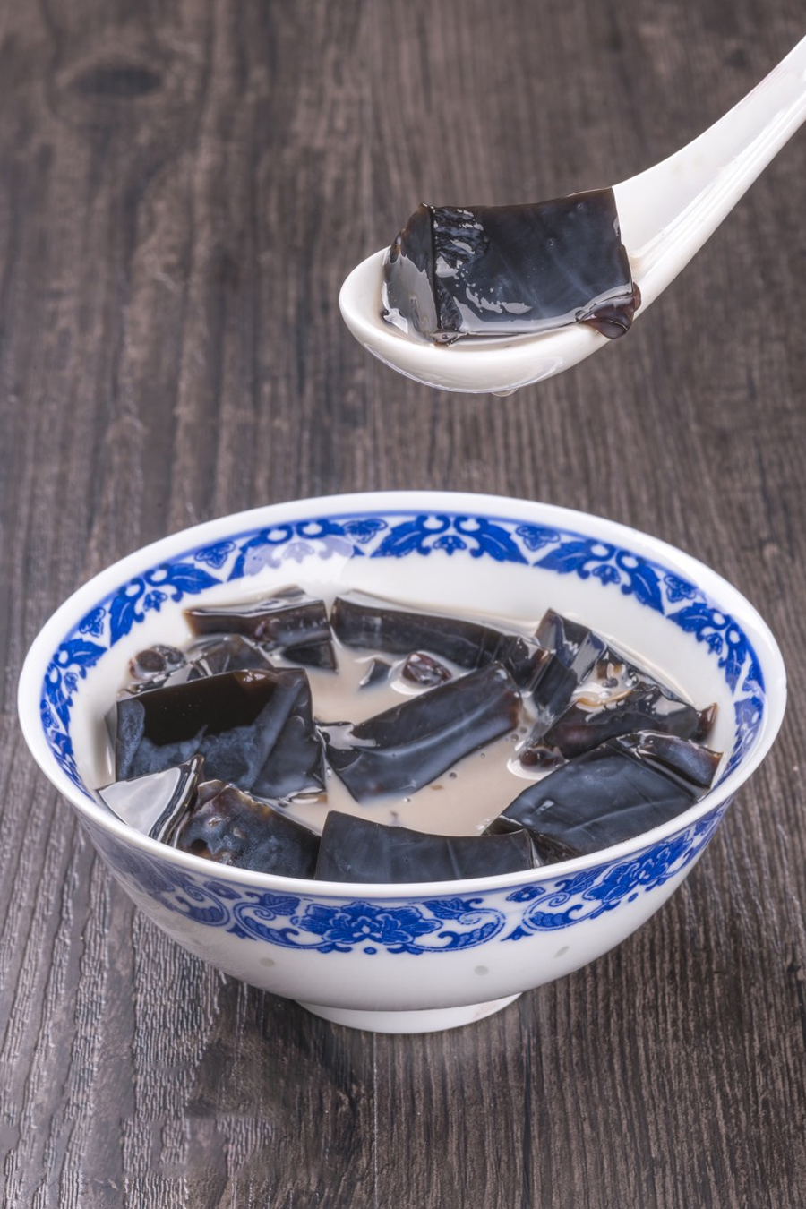 龟苓膏之土茯苓:"解毒除湿,通利关节"