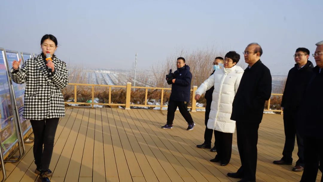 自治区党委宣传部部长郑宏范到光伏基地调研指导工作