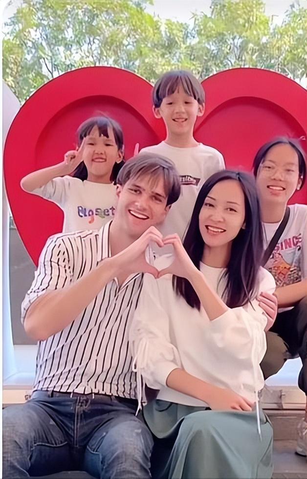 回顾:国外男模娶中国单身母亲为妻,19岁喜当爹,称我愿
