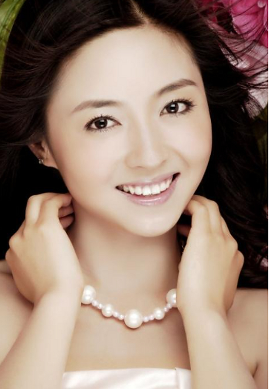 2015年,四川卫视女主持人佟瑶,聚完餐回酒店的路上,因为内急下车去