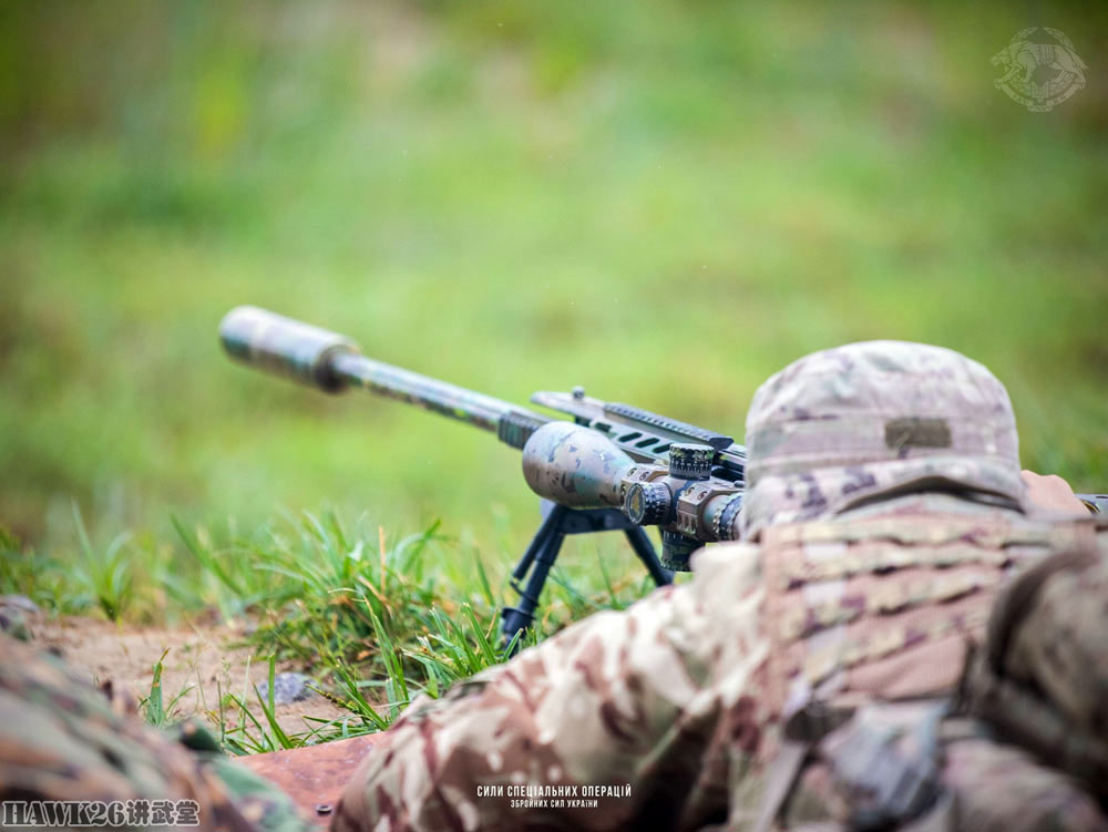 乌克兰特种部队狙击手实弹训练 没困难创造困难 横着打枪不嫌累?