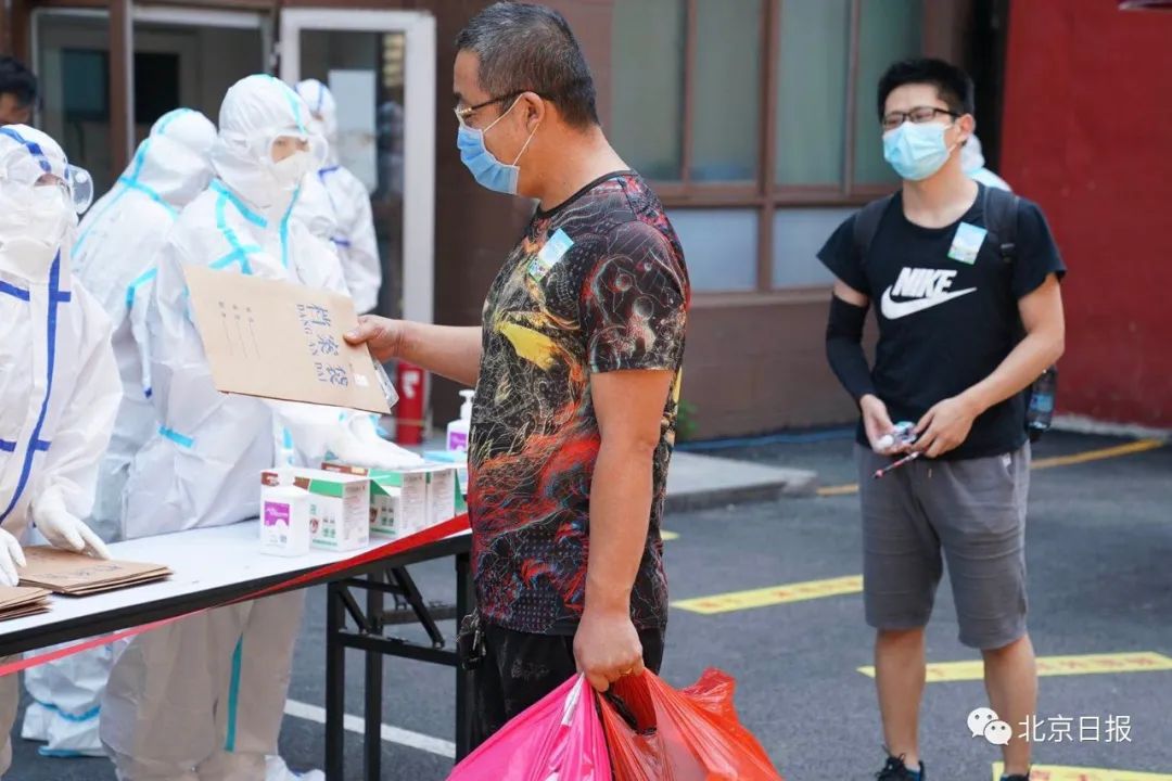 新发地多图现场直击：新发地终末消杀完成，首批集中隔离人员解除隔离