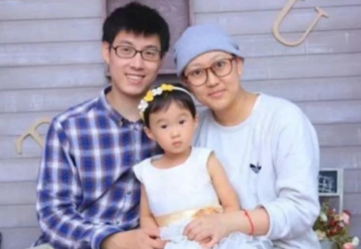 回顾33岁女博士闫宏微:赴美抗癌不幸病逝,今丈夫带幼女独自生活