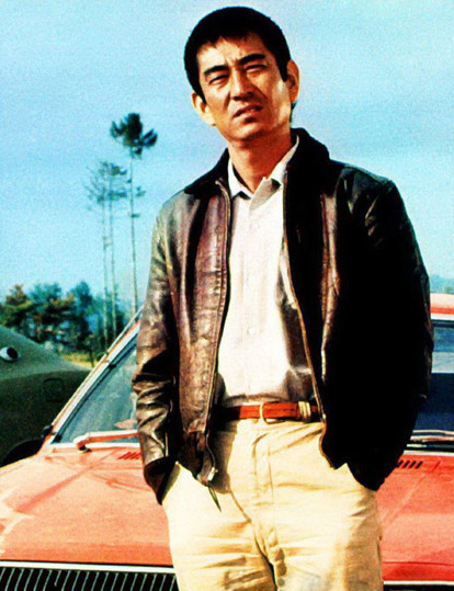 高仓健,作为一代男神,在穿搭上也是格外有魅力