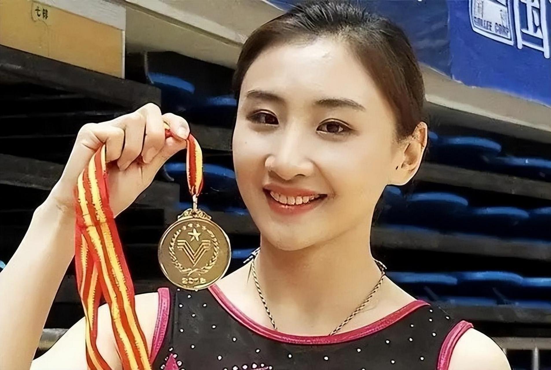 何雯娜,这个名字在中国蹦床界可谓是家喻户晓.