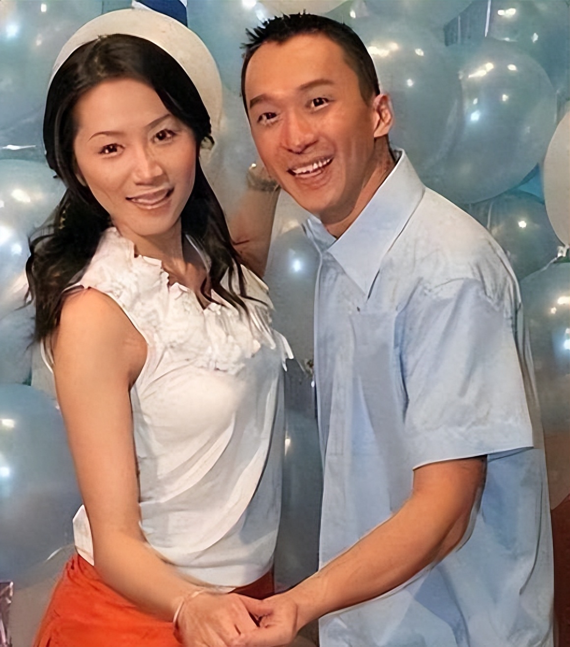 《我本善良》的拍摄中擦出爱火,当时温兆伦刚与前女友分手,名声不佳