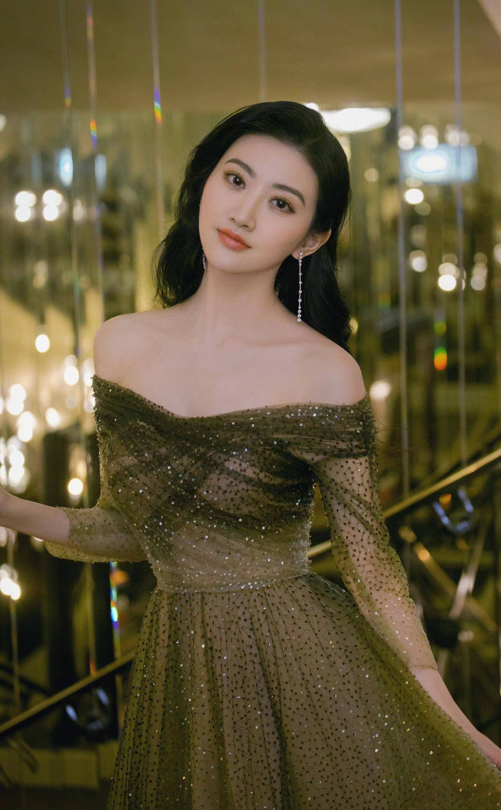 第一次作秀就被拆穿,景甜节目痛哭被指作秀!因"视频门"被冷落