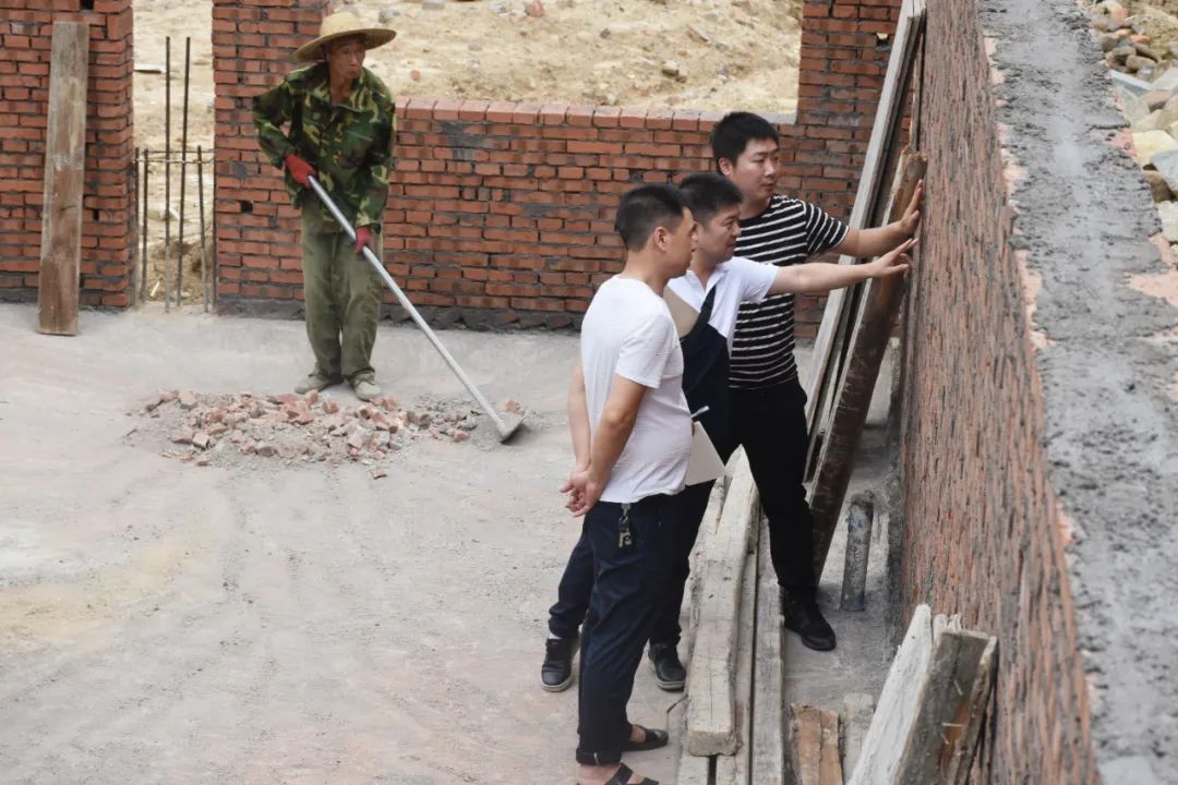 副市长毛祚松一行莅古调研督导农村在建房屋安全清查整治工作